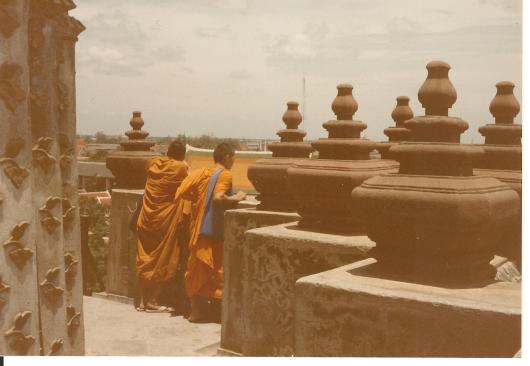 Monks at Wat Arun bangkok 1985 001